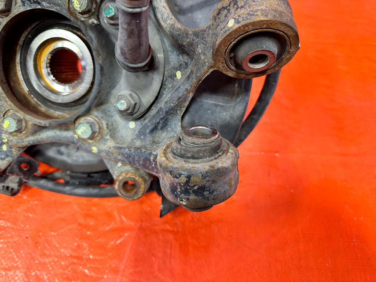 10 16 HYUNDAI GENESIS COUPE   DRIVER LEFT REAR SPINDLE KNUCKLE HUB OEM #3256