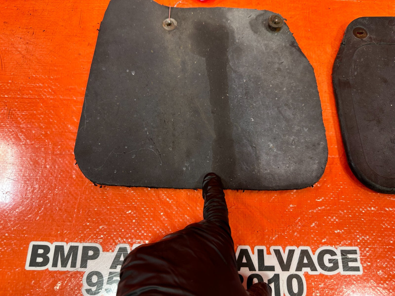 1996 96 TOYOTA TACOMA   2RZ FE 2.4L   RWD NON PRE RUNNER REAR MUD FLAPS OEM 24911
