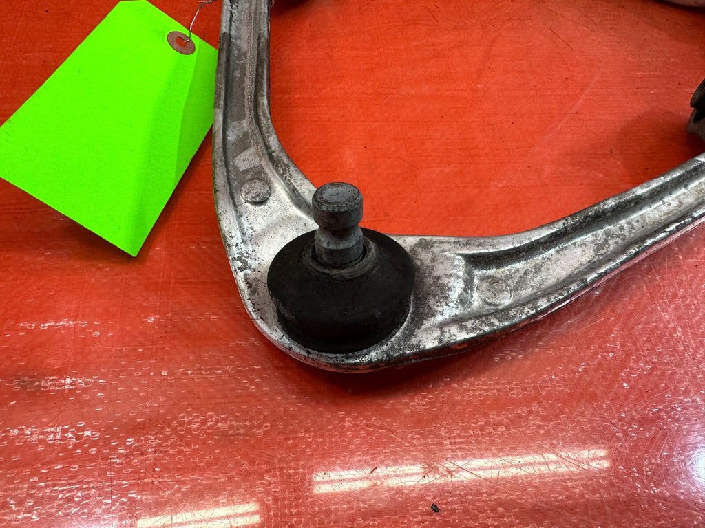 09 13 INFINITI G37 4D   RWD   LEFT FRONT SPINDLE W/ UPPER & LOWER CONTROL ARMS21