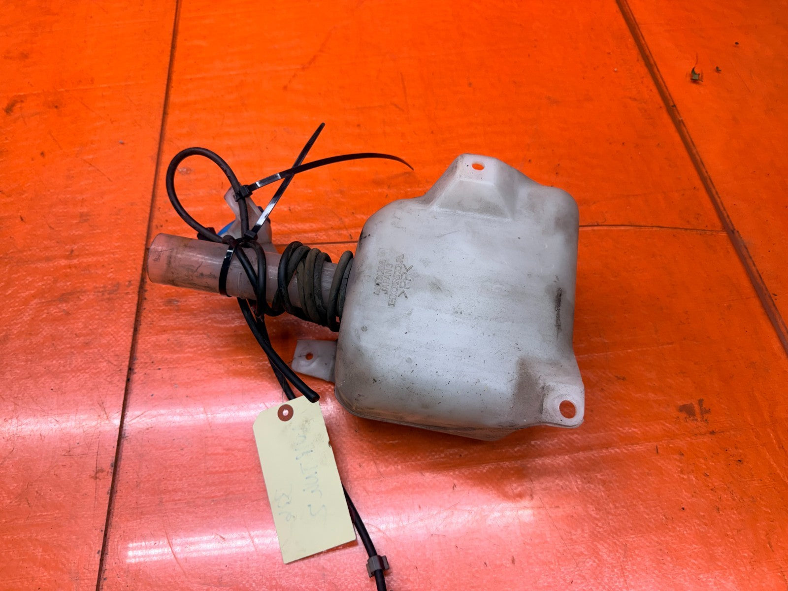 97 01 HONDA PRELUDE 2.2L WINDSHIELD WASHER FLUID RESERVOIR TANK MOTOR LINES #33611