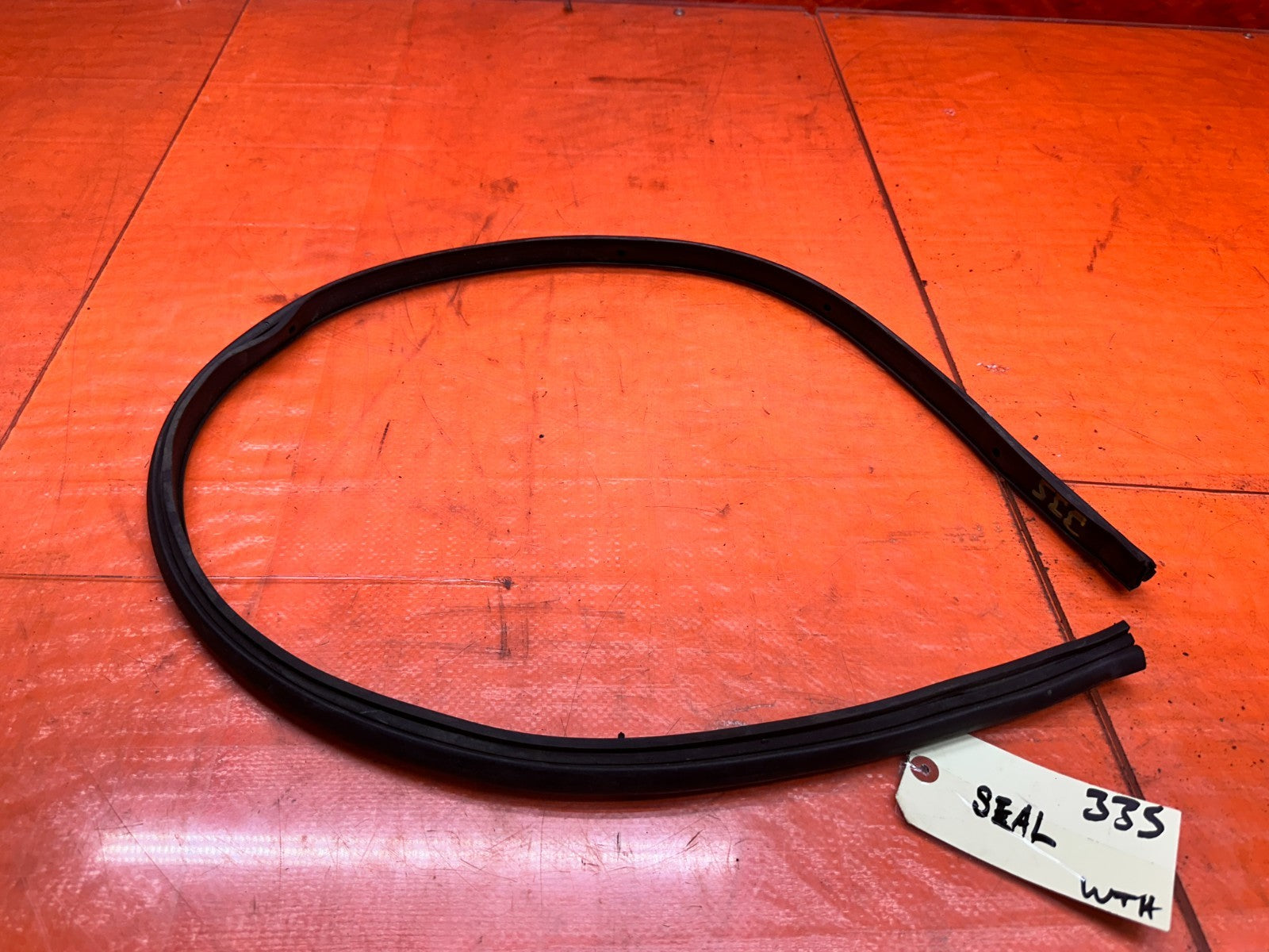 97 01 HONDA PRELUDE 2.2L DOOR SILL LOWER WEATHER STRIP RUBBER SEAL OEM #33610