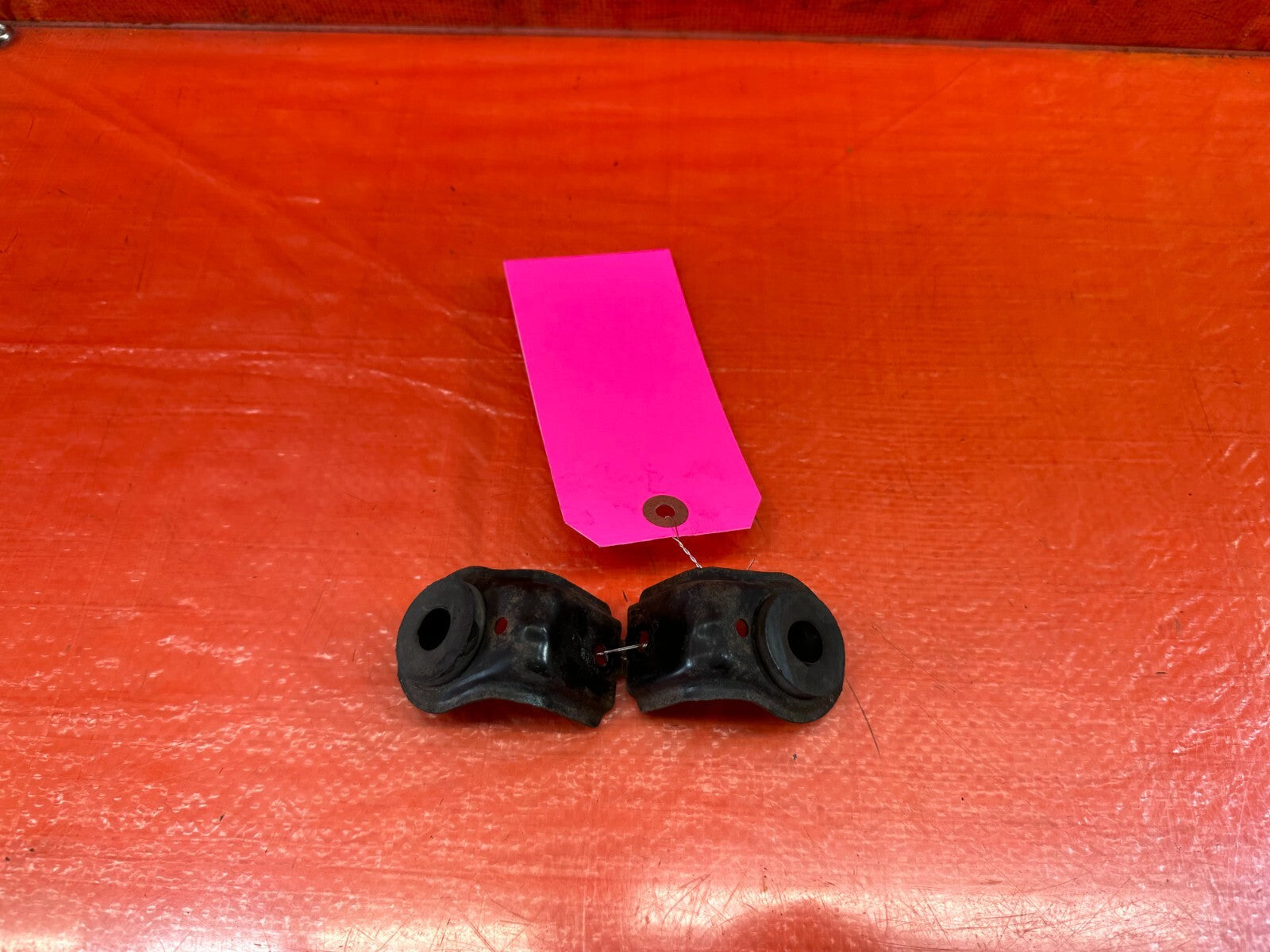 06 11 HONDA CIVIC   RADIATOR MOUNTING BRACKETS RETAINERS SET OF TWO 2   OEM 2375
