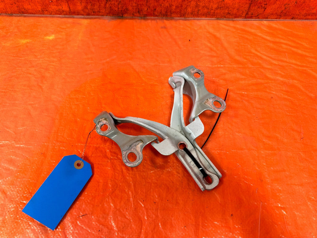 13 16 HYUNDAI GENESIS COUPE   LEFT & RIGHT HOOD HINGES   OEM 3264