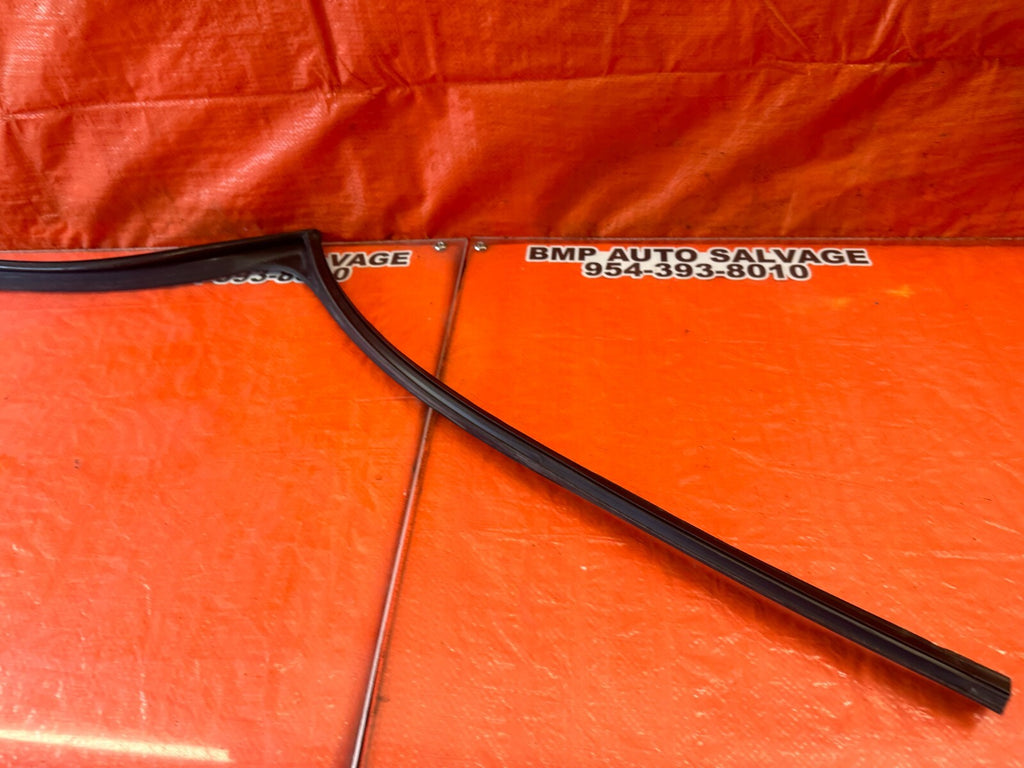 07 12 LEXUS ES350   PASSENGER RIGHT REAR WINDOW GLASS RUN CHANNEL   OEM #2445