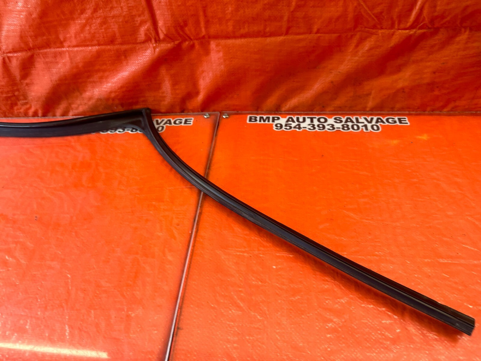 07 12 LEXUS ES350   PASSENGER RIGHT REAR WINDOW GLASS RUN CHANNEL   OEM #2445