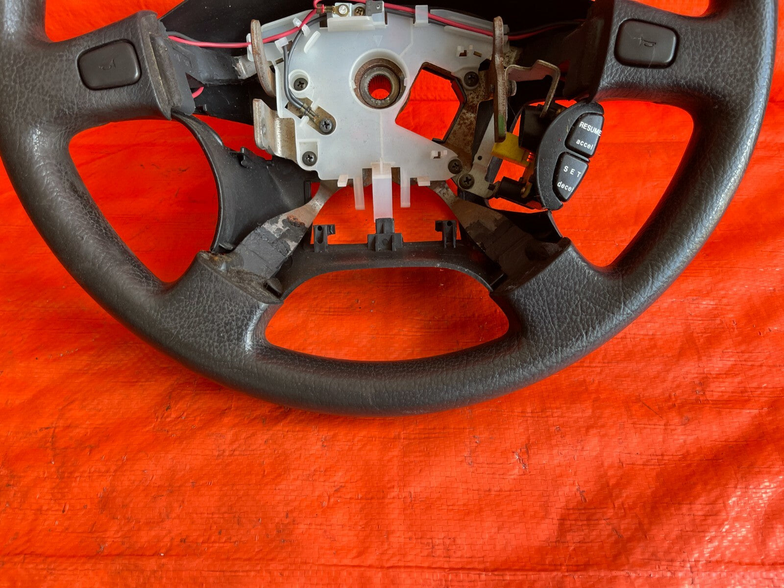 95 97 ACURA INTEGRA   STEERING WHEEL   BLACK IN COLOR   SLIGHT WEAR ON TOP   OEM2