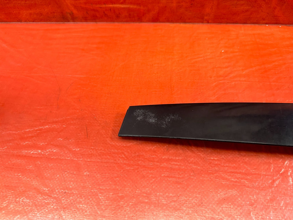 04 08 ACURA TL PASSENGER RIGHT FRONT   DOOR SASH PLASTIC TRIM   OEM FACTORY #2344