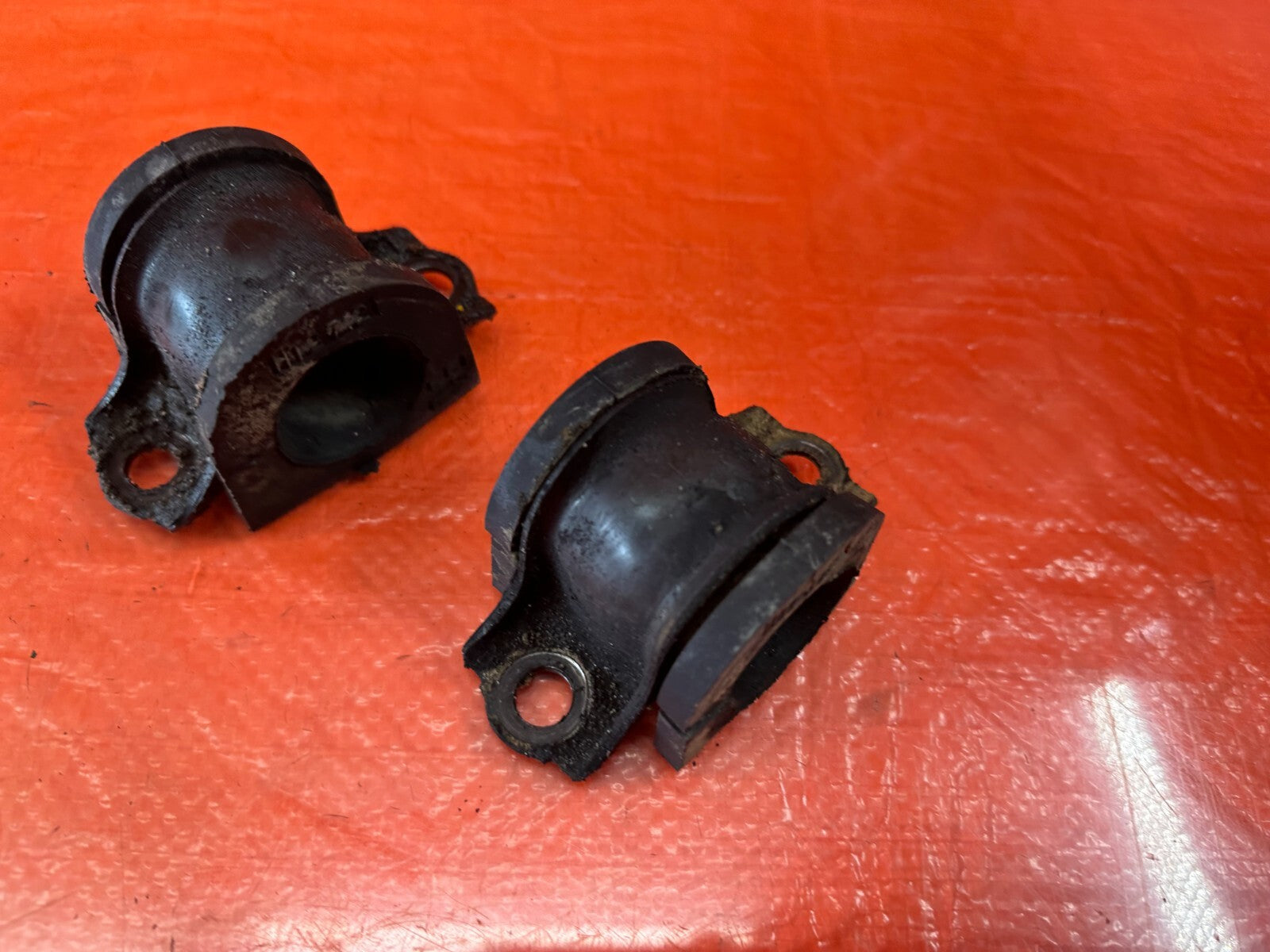 04 08 ACURA TL   LEFT & RIGHT FRONT SWAY BAR BRACKETS W/ BUSHING   OEM #2342