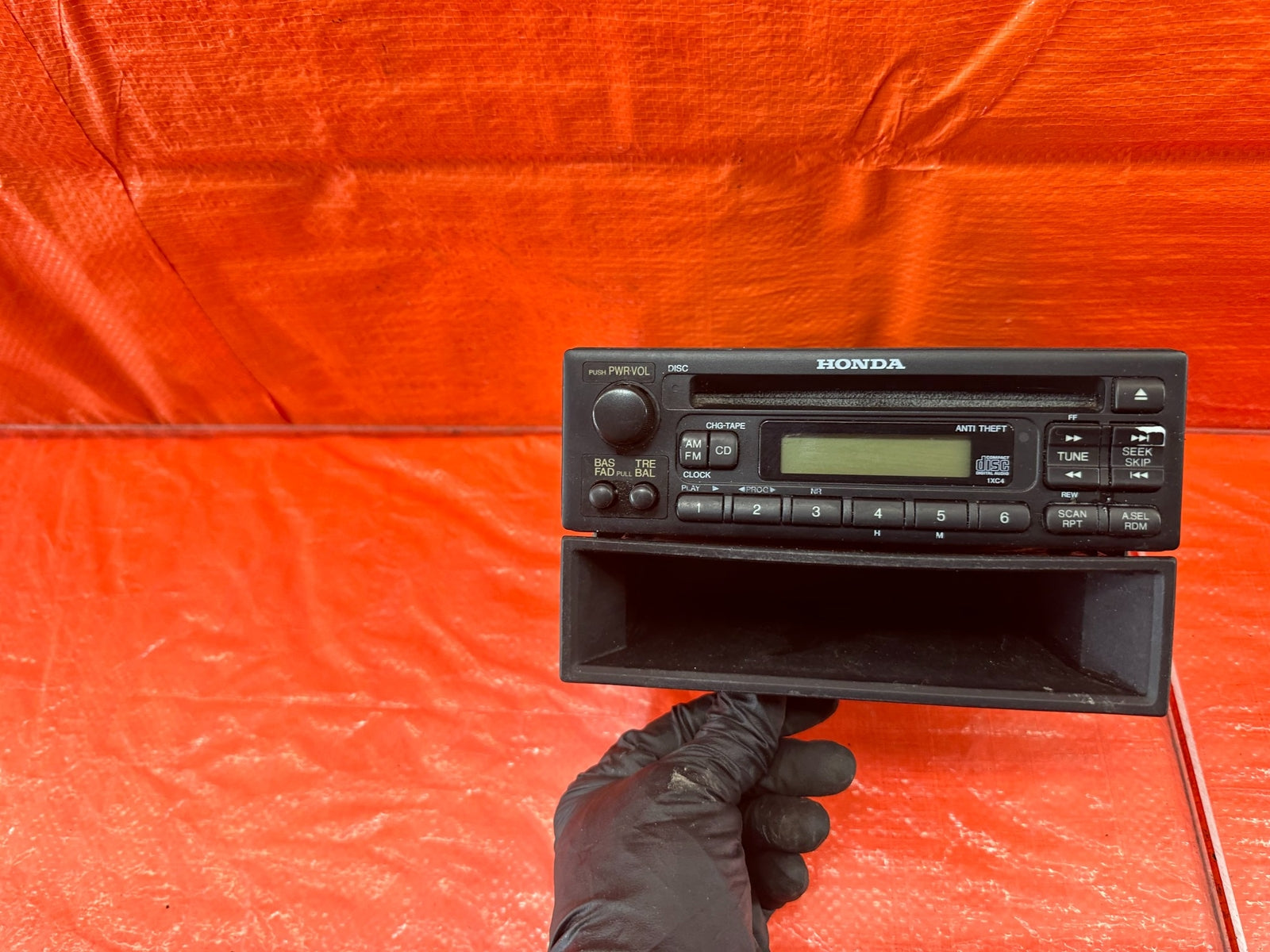96 00 HONDA CIVIC   AM FM RADIO STEREO CD PLAYER   OEM FACTORY #1957