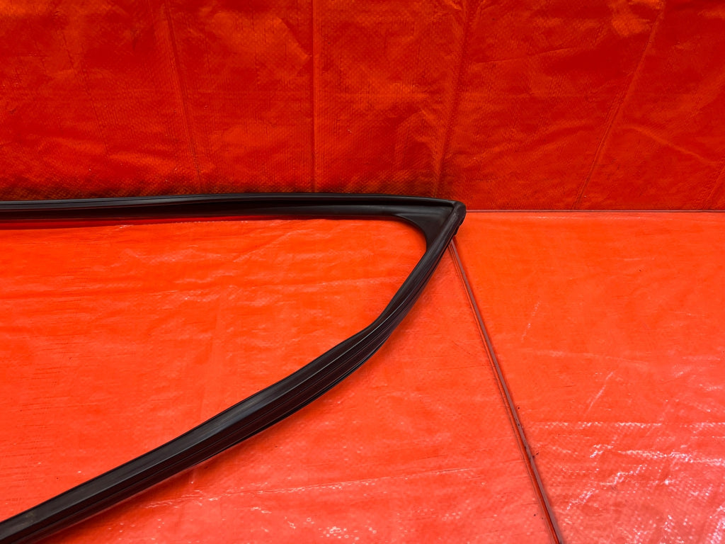 09 14 ACURA TSX   DRIVER LEFT FRONT WINDOW GLASS RUN CHANNEL   OEM FACTORY #2337