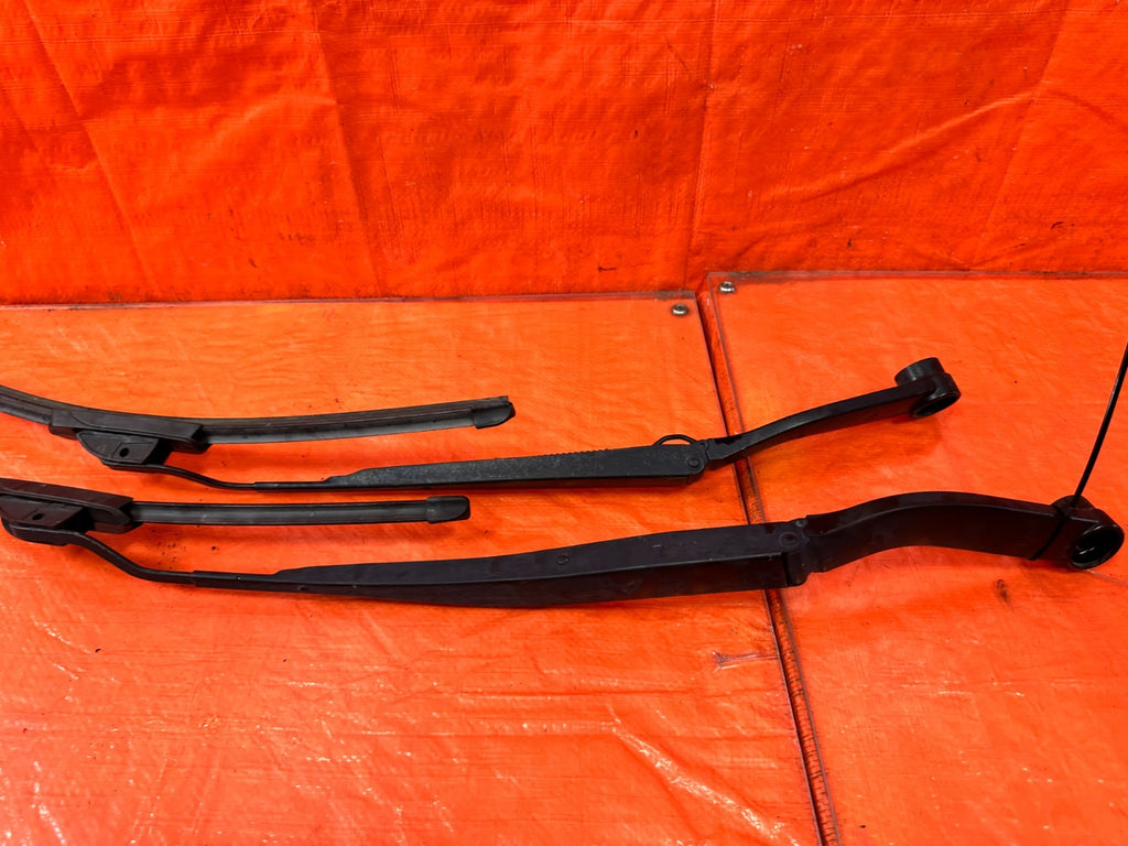 13 16 HYUNDAI GENESIS COUPE   LEFT & RIGHT WINDSHIELD WIPER ARMS   OEM #3024