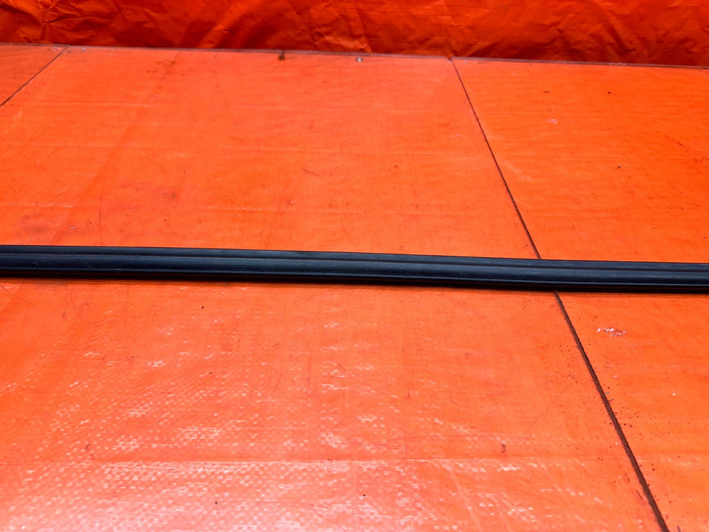 94 01 ACURA INTEGRA COUPE LEFT DRIVER DOOR UPPER GLASS WEATHERSTRIP OEM #3316