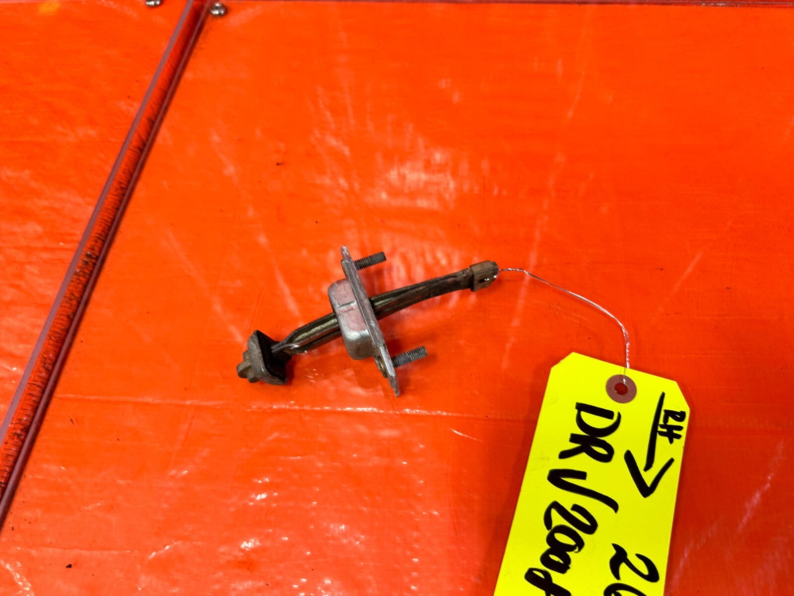 90 93 MAZDA MX 5 MIATA   PASSENGER RIGHT DOOR CHECKER HINGE ARM STOPPER OEM #2675