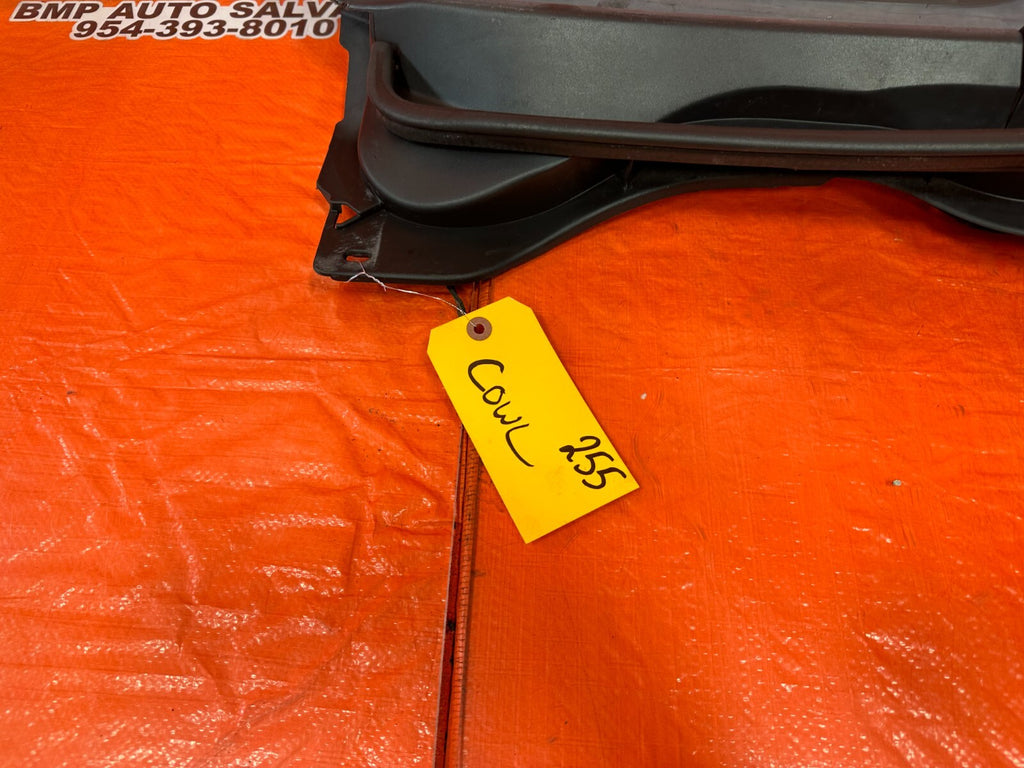 04 05 ACURA TSX   WINDSHIELD WIPER COWL TRIM PLASTIC   OEM FACTORY #25510