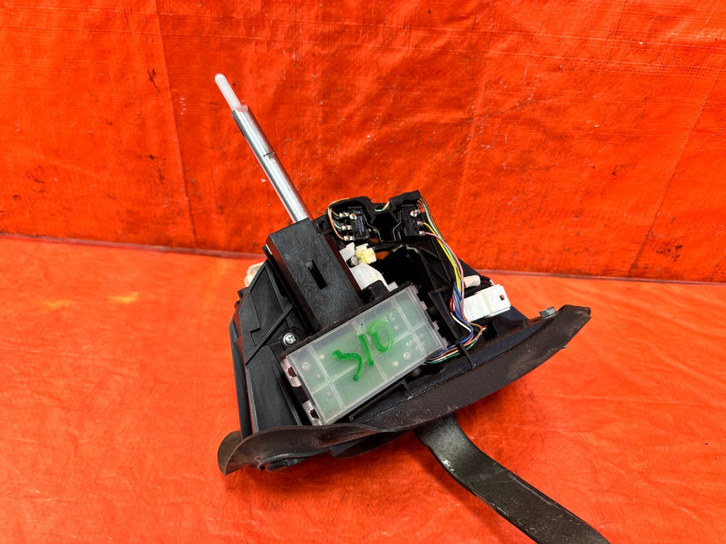 09 15 INFINITI G37 CONVERTIBLE   AUTOMATIC TRANSMISSION SHIFTER / GEAR SELECTOR1
