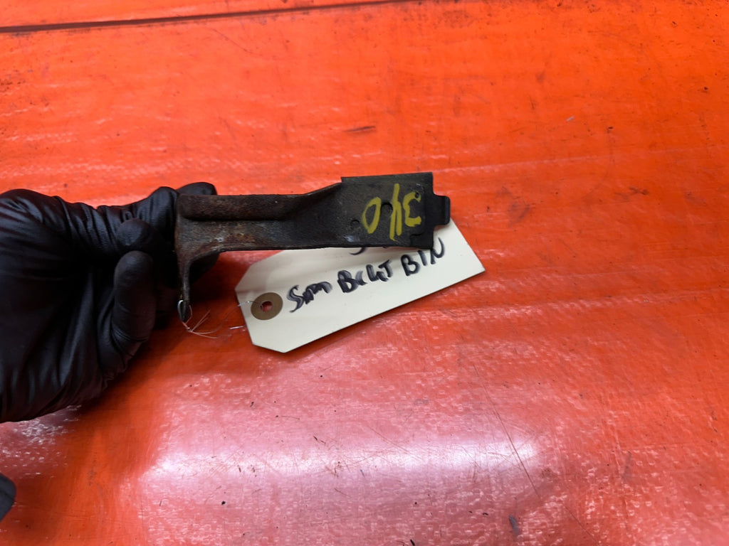 94-01 ACURA INTEGRA POWER STEERING RESERVOIR TANK MOUNT BRACKET OEM #34010