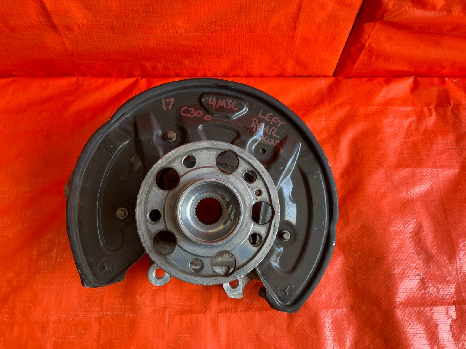 15 20 MERCEDES BENZ C300 W205 4MATIC / DRIVER LEFT REAR SPINDLE KNUCKLE HUB OEM 0