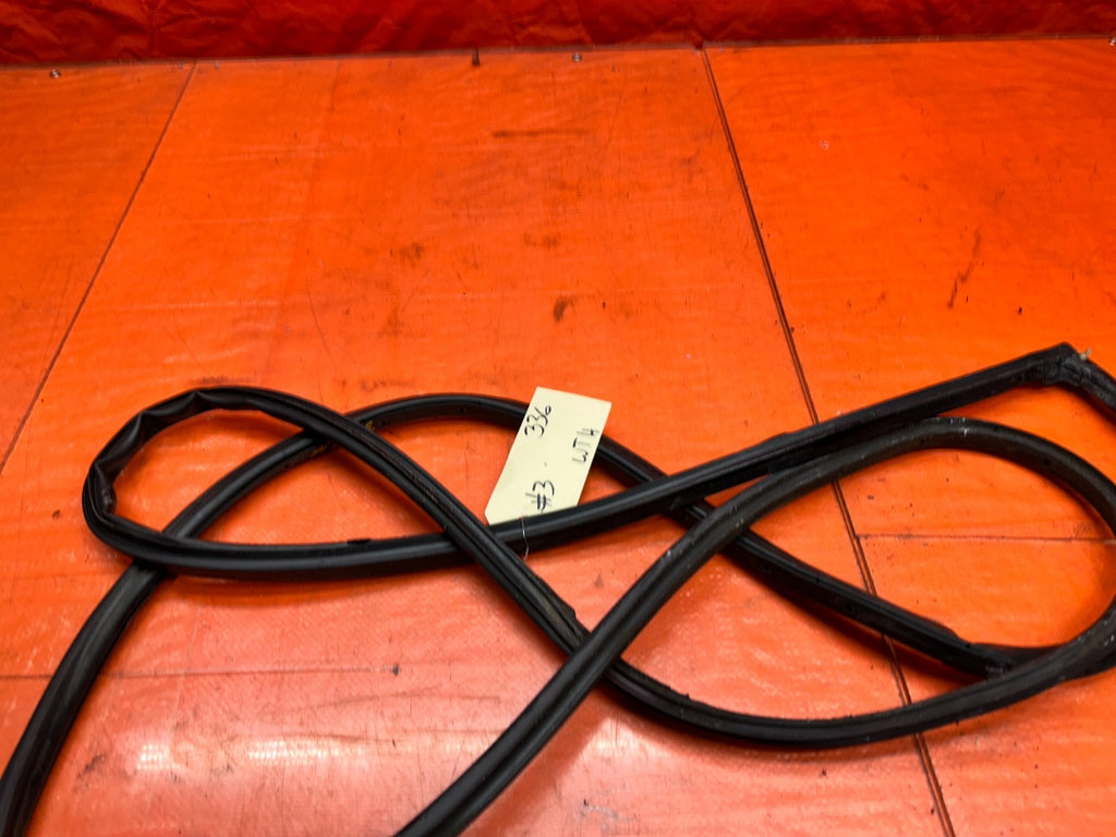 97 01 HONDA PRELUDE 2.2L DRIVER LEFT DOOR MOUNTED RUBBER WEATHER STRIP #3367