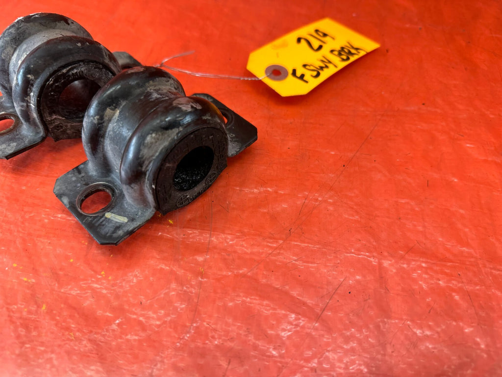 10 16 HYUNDAI GENESIS COUPE   LEFT & RIGHT FRONT SWAY BAR BRACKETS   OEM OE #2191