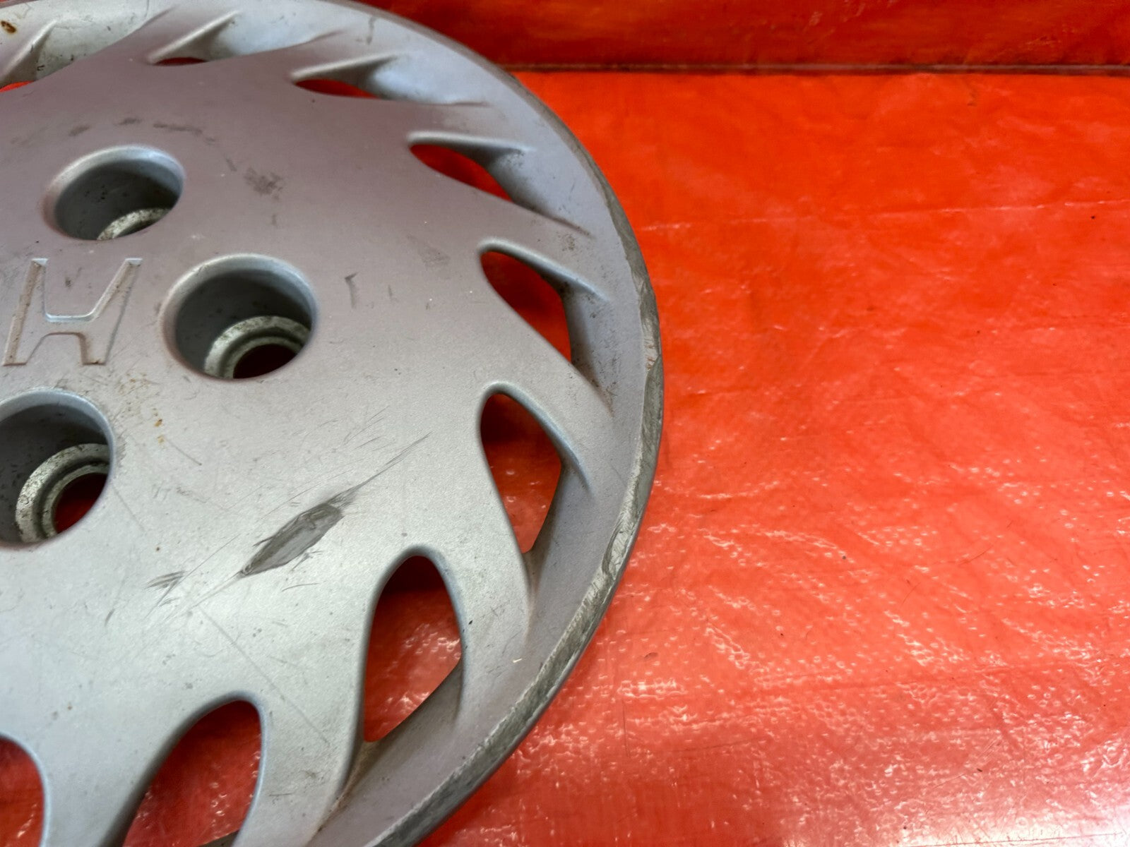 92 95 HONDA CIVIC   FACTORY WHEEL HUB CAP WHEEL PLASTIC COVER   OEM FACTORY OE 17