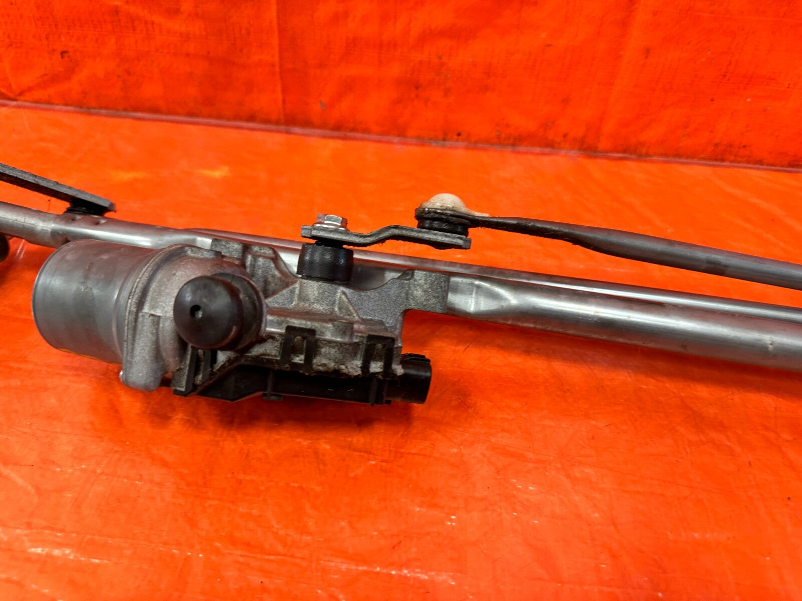13 20 SUBARU BRZ   WINDSHIELD WIPER MOTOR W/ LINKAGE   OEM FACTORY #2929