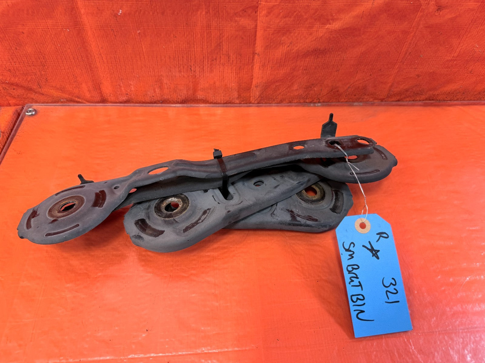 09 14 ACURA TSX   REAR SUB FRAME CROSSMEMBER MOUNTING BRACKETS BRACES OEM #3210