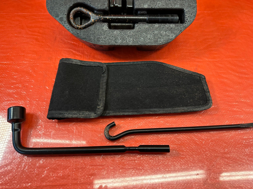 13 16 HYUNDAI GENESIS COUPE   SPARE TIRE TOOL KIT W/ SCISSOR JACK & ALL OEM #2196