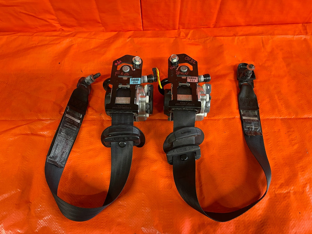 10 12 HYUNDAI GENESIS 2D COUPE   FRONT SEAT BELT SET   BELTS LEFT RIGHT   OEM OE0