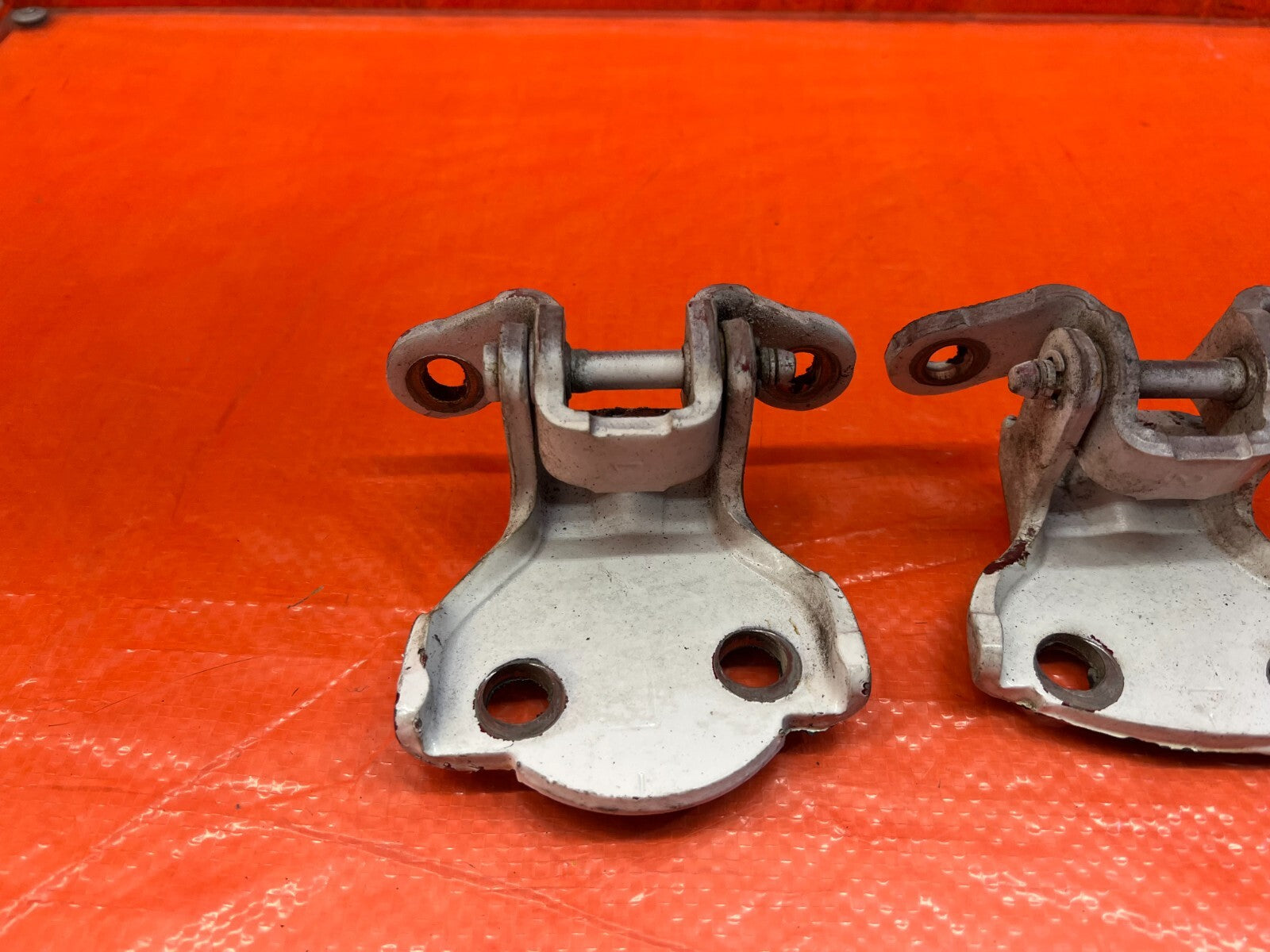 90 01 ACURA INTEGRA SEDAN 4D   DOOR HINGE SET UPPER & LOWER   LEFT REAR OEM #1657