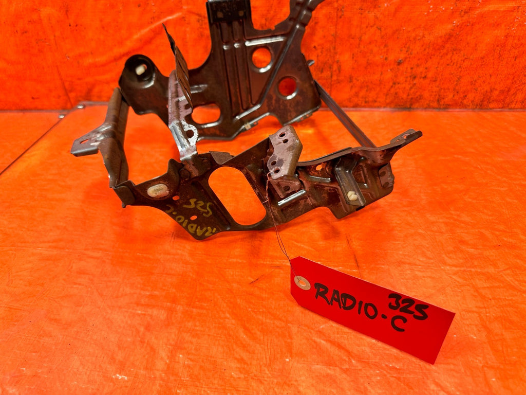 90 91 HONDA CIVIC HATCHBACK   DASHBOARD CENTER RADIO MOUNTING BRACKET OEM 3251