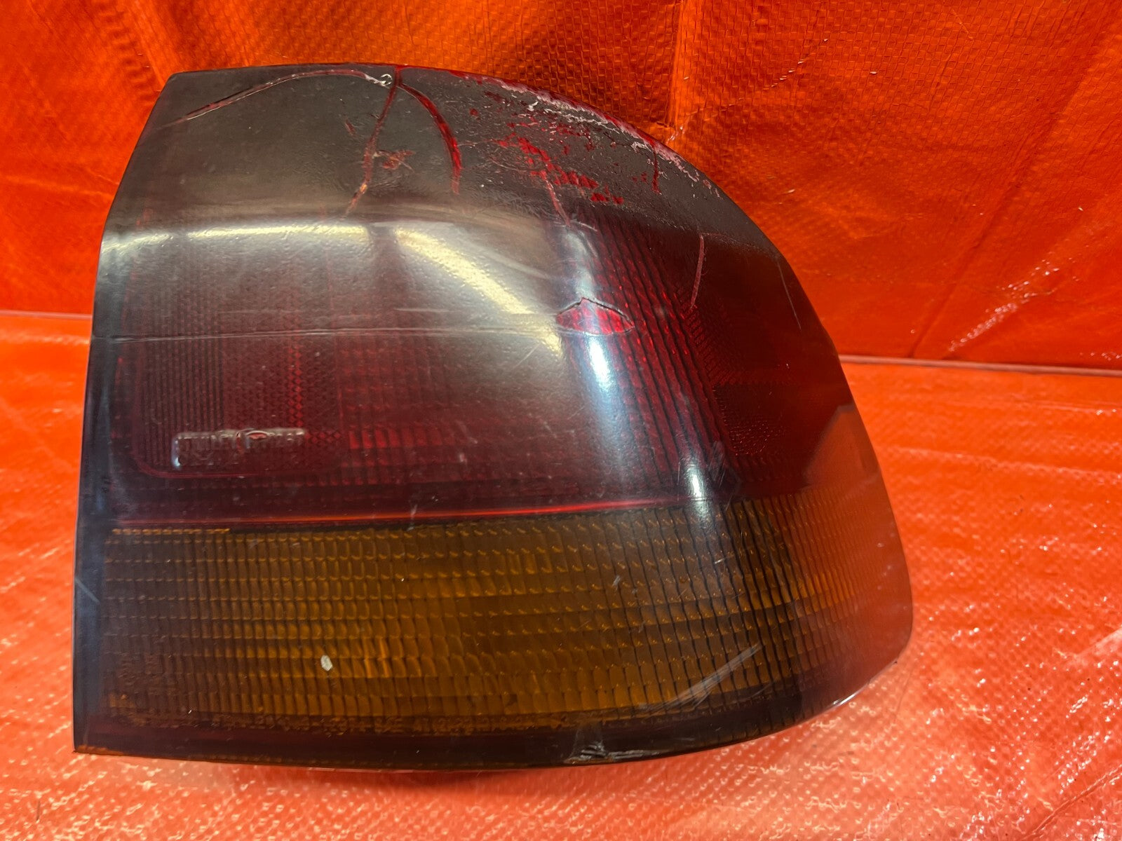 96 98 HONDA CIVIC 4D SEDAN   TAIL LIGHT LAMP  PASSENGER RIGHT OUTER SIDE OEM 1425