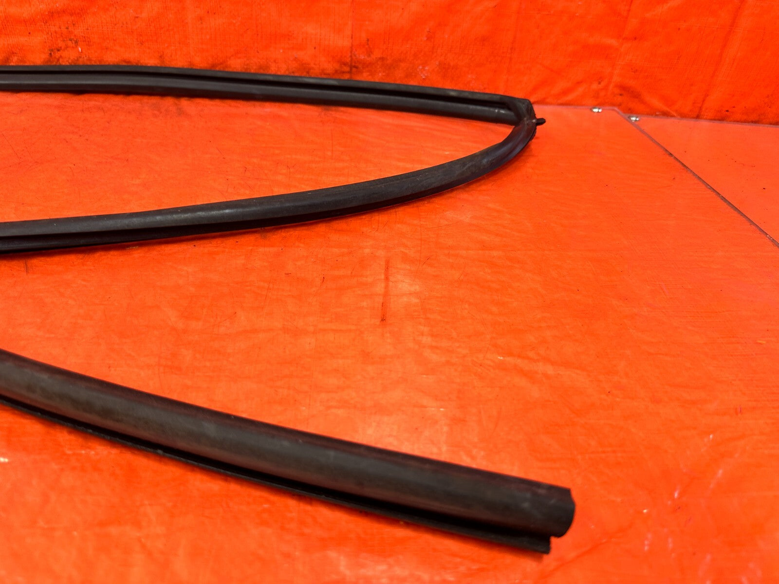 96 00 HONDA CIVIC SEDAN PASSENGER RIGHT FRONT RUN CHANNEL OEM #2977