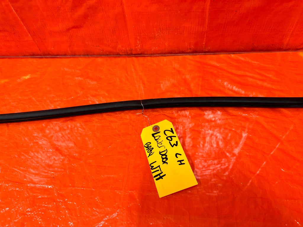 97 01 HONDA PRELUDE   DRIVER LEFT LOWER DOOR WEATHER STRIP SEAL   OEM #2635