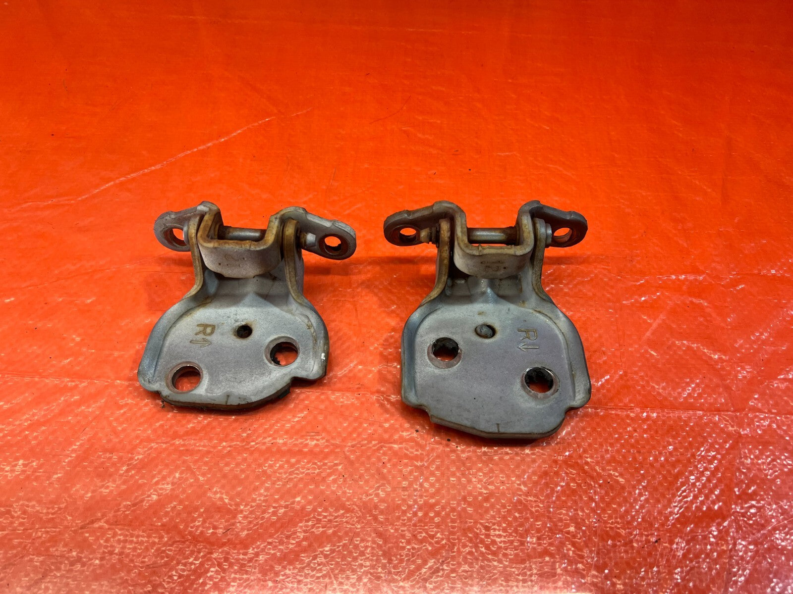 90 93 ACURA INTEGRA   PASSENGER RIGHT FRONT DOOR HINGE SET UPPER LOWER OEM #1540