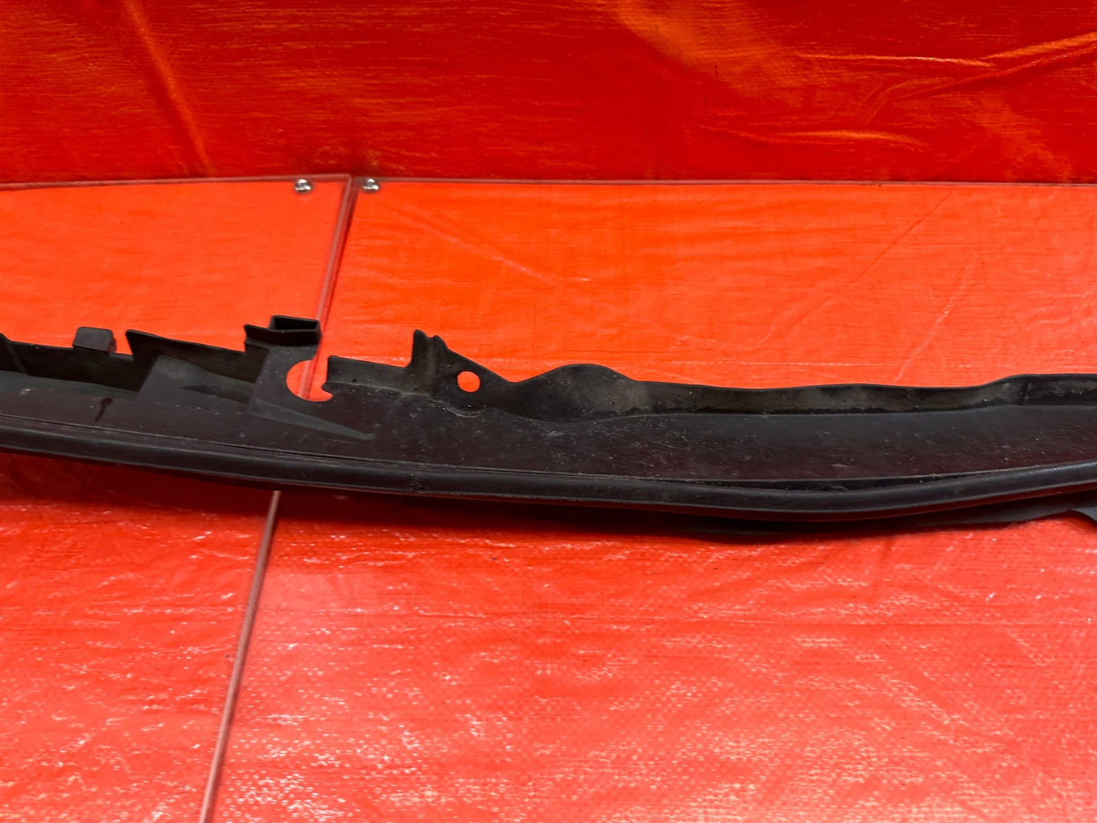 07 13 INFINITI G35 G37 SEDAN   RUBBER FENDER TRIM HOOD SEAL   RIGHT   OEM #1927