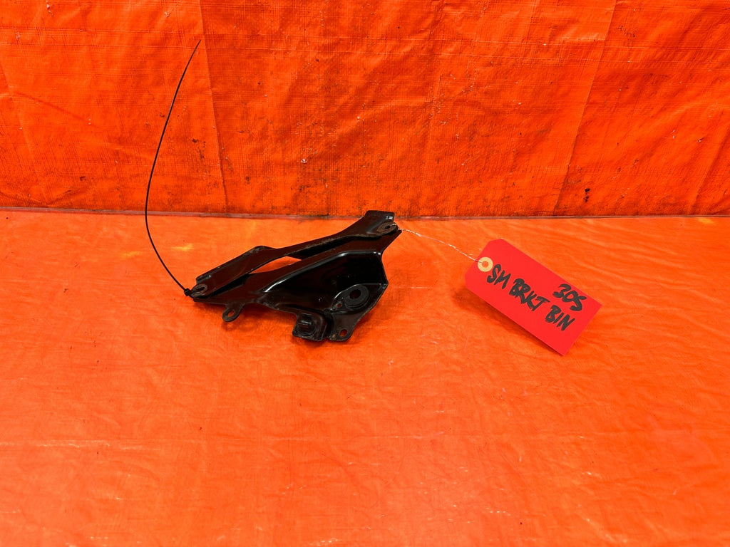 09 14 ACURA TSX   LEFT AND RIGHT RADIATOR SUPPORT BRACKETS   LH RH OEM #3050