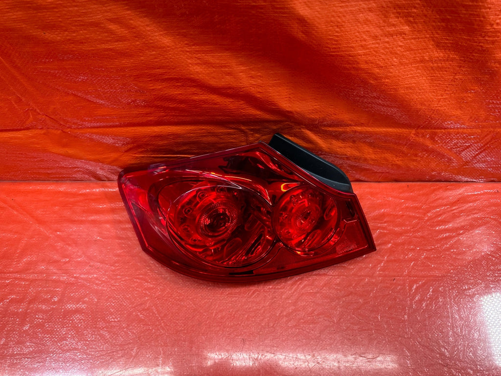 07 13 INFINITI G35 G37 SEDAN   DRIVER LEFT OUTER TAIL LIGHT LAMP   OEM #1929