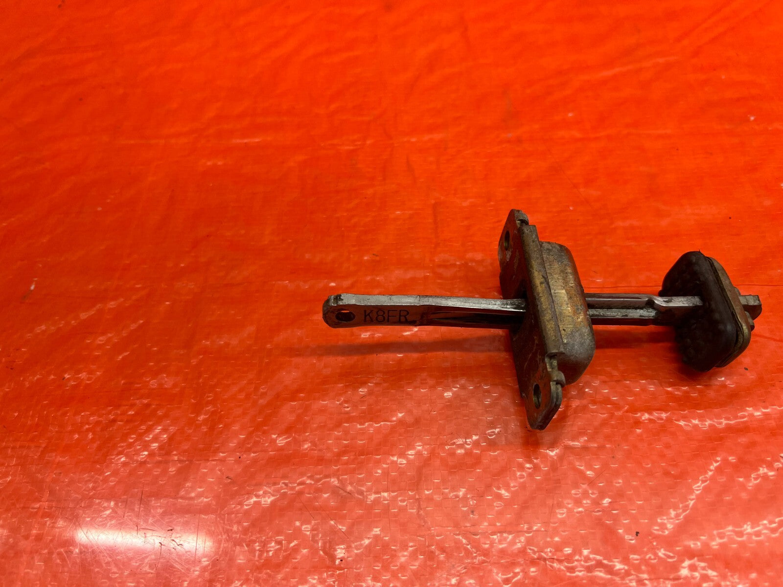 90 96 ACURA INTEGRA SEDAN LEFT OR RIGHT FRONT DOOR CHECKER HINGE ARM STOPPER 1657