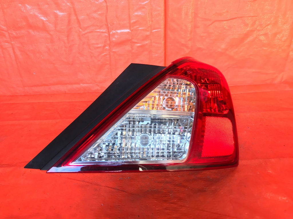 OEM 2015 2016 2017 NISSAN VERSA SEDAN PASSENGER RIGHT TAIL LIGHT LAMP R RH0