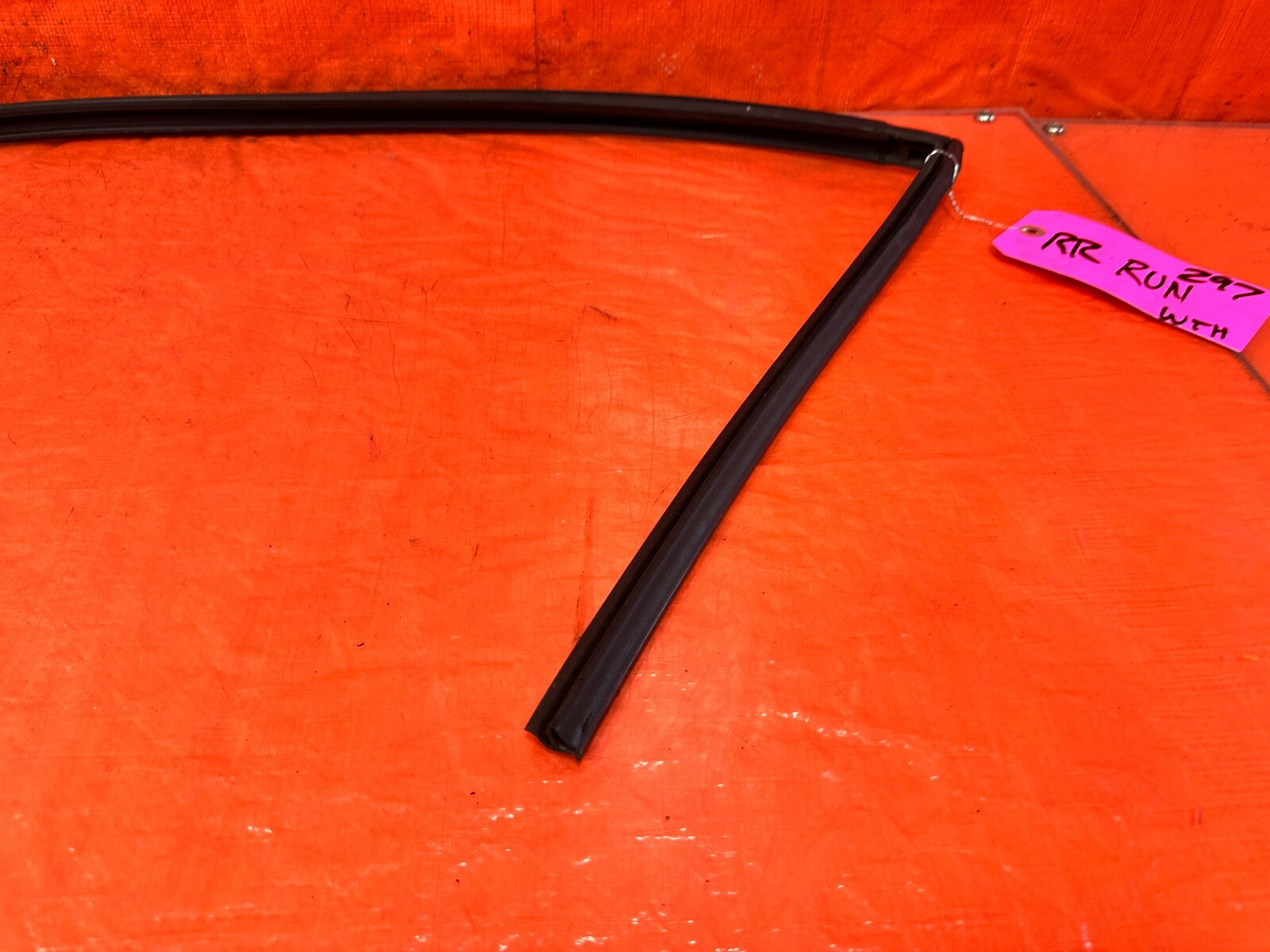96 00 HONDA CIVIC   SEDAN   PASSENGER RIGHT REAR DOOR WINDOW RUN CHANNEL   2979