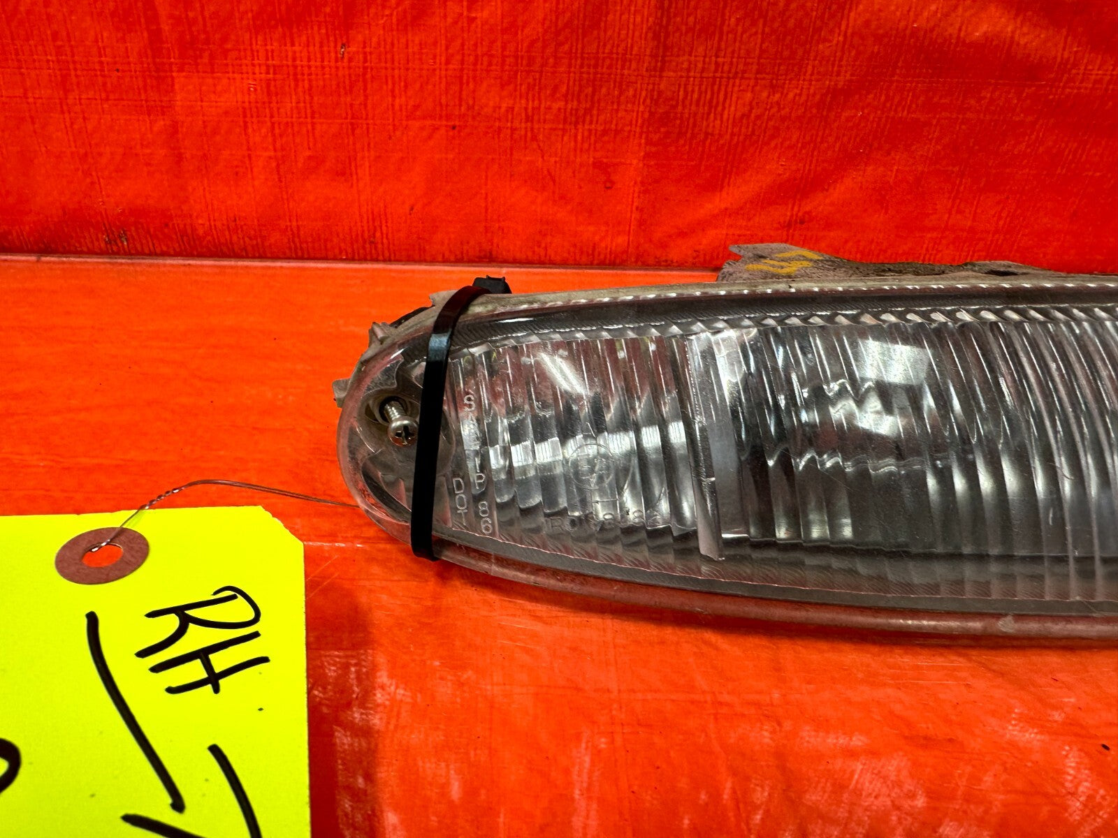 90 97 MAZDA MX 5 MIATA   PASSENGER RIGHT   FRONT BUMPER SIGNAL CORNER LIGHT OEM7