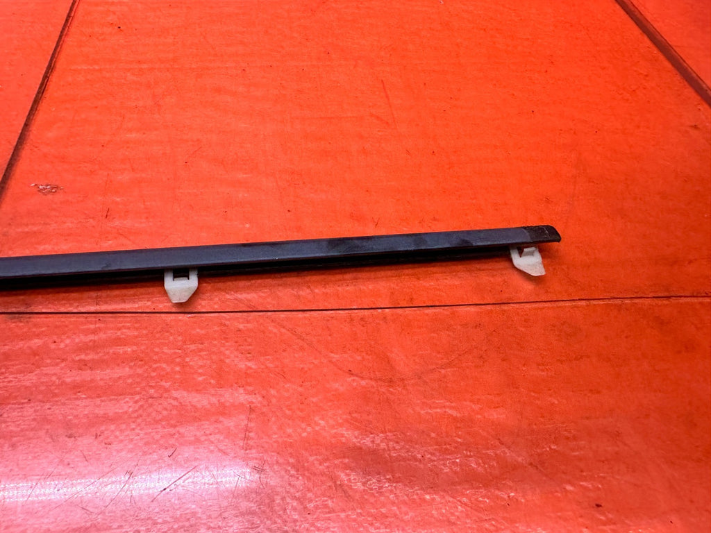 97 01 HONDA PRELUDE 2.2L PASSENGER RIGHT DOOR WINDOW GLASS TRIM MOLDING OEM #3356