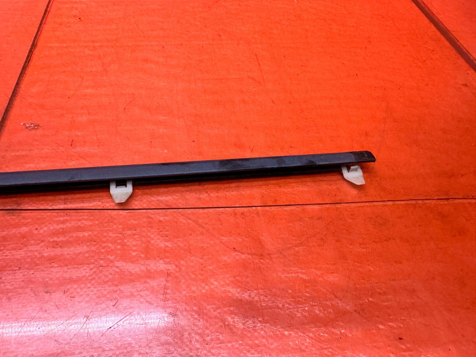 97 01 HONDA PRELUDE 2.2L PASSENGER RIGHT DOOR WINDOW GLASS TRIM MOLDING OEM #3356