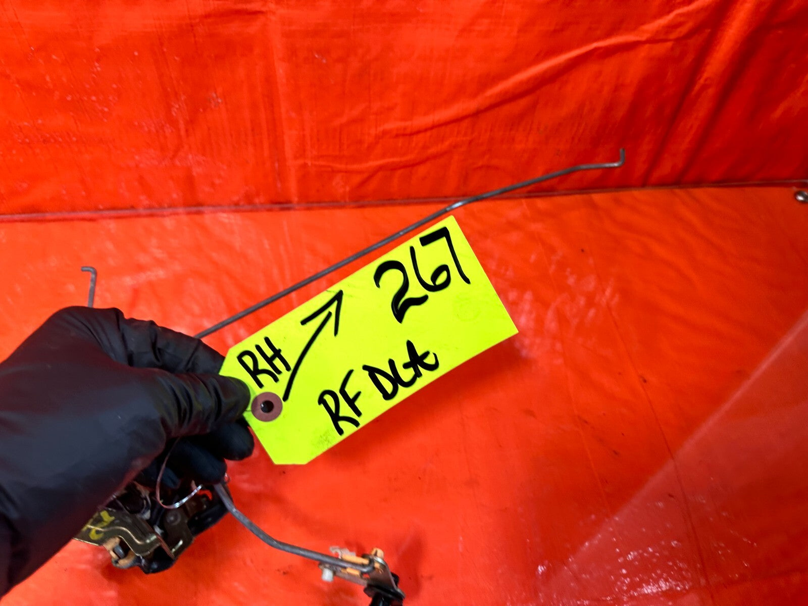 90 93 MAZDA MX 5 MIATA   PASSENGER RIGHT DOOR LOCK ACTUATOR NON POWER OEM #2679