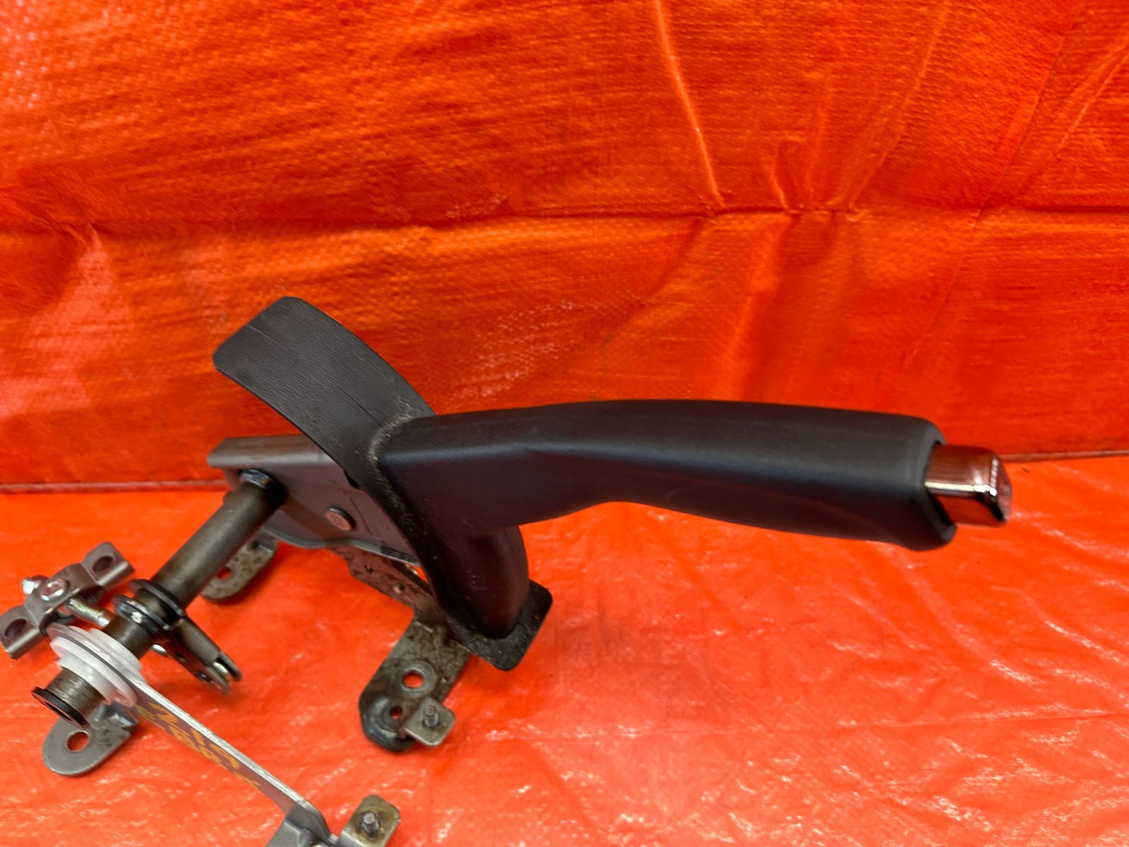 13 16 HYUNDAI GENESIS COUPE   LEATHER EMERGENCY PARKING BRAKE HANDLE OEM #21910