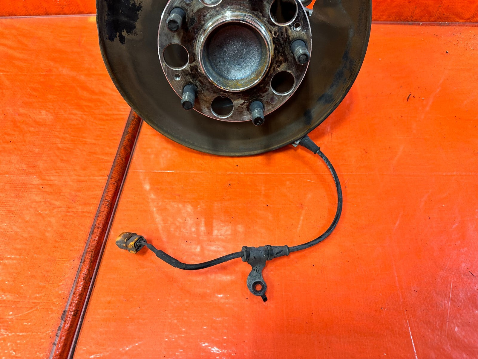 04 08 ACURA TSX   PASSENGER RIGHT REAR   SPINDLE KNUCKLE HUB  OEM 2914