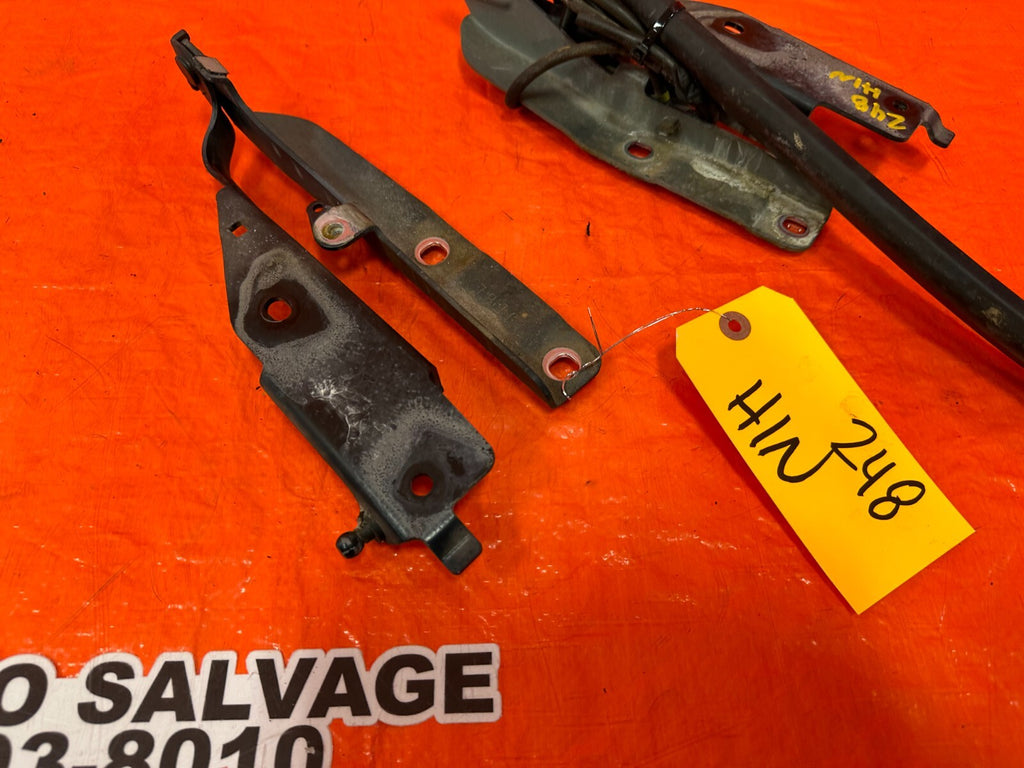 08 15 INFINITI G37 & Q60 2D COUPE   LEFT & RIGHT HOOD HINGES   OEM #2487
