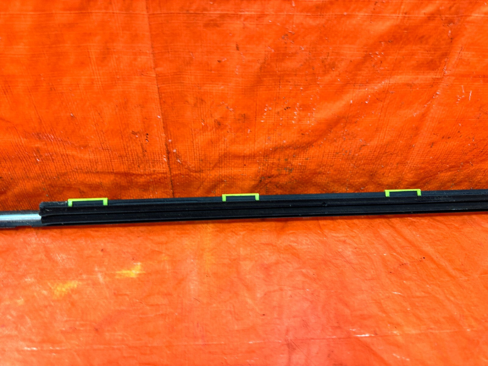 96 00 HONDA CIVIC SEDAN 4D   DRIVER LEFT FRONT EXTERIOR WINDOW GLASS TRIM OEM 976