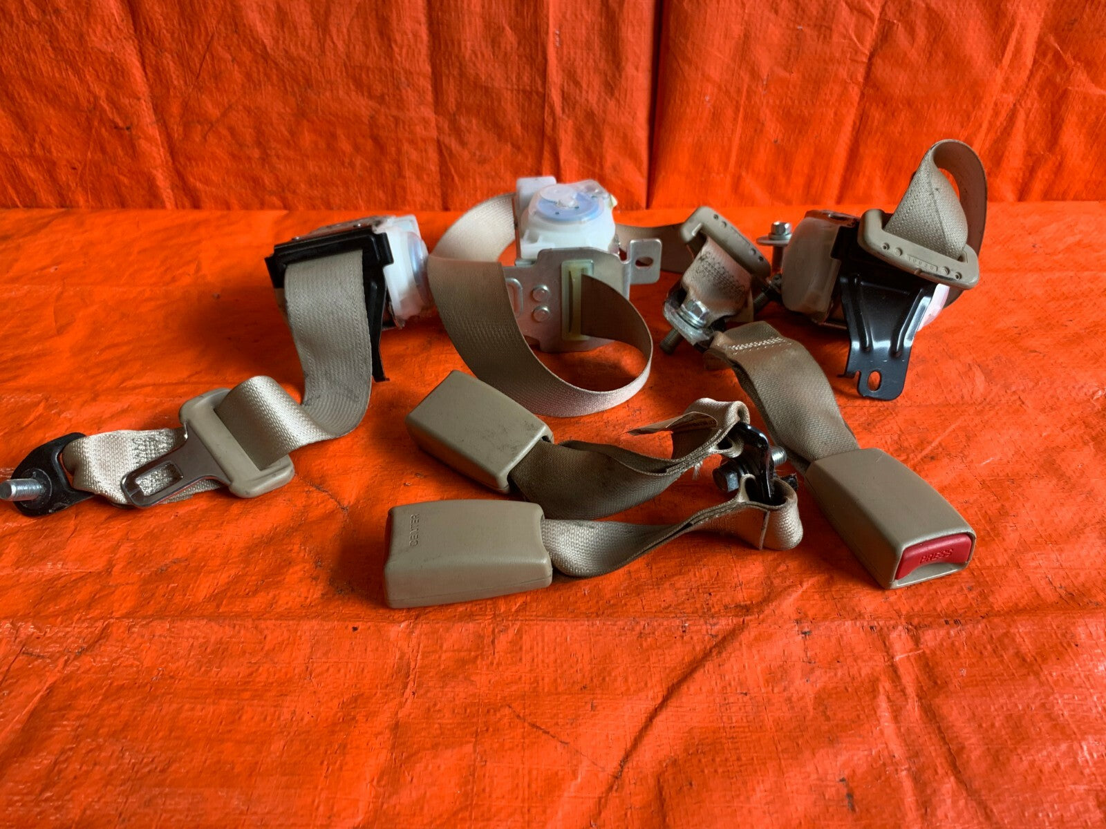 OEM 2006 06 HONDA ACCORD LX SEDAN   REAR SEAT BELT SET   LEFT CENTER RIGHT TAN7