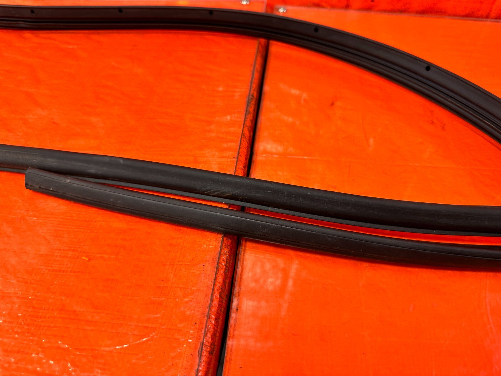 04 08 ACURA TSX   LEFT REAR   DOOR TO CHASSIS WEATHER STRIP OPEN TRIM OEM #2914